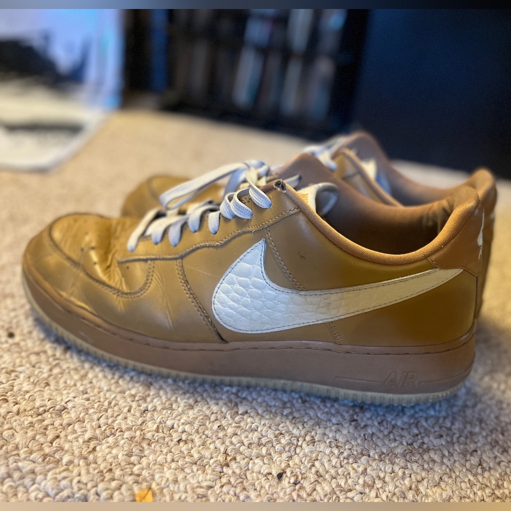 Nike Air Force 1 Low
Elemental Gold Light Cream
Size 12